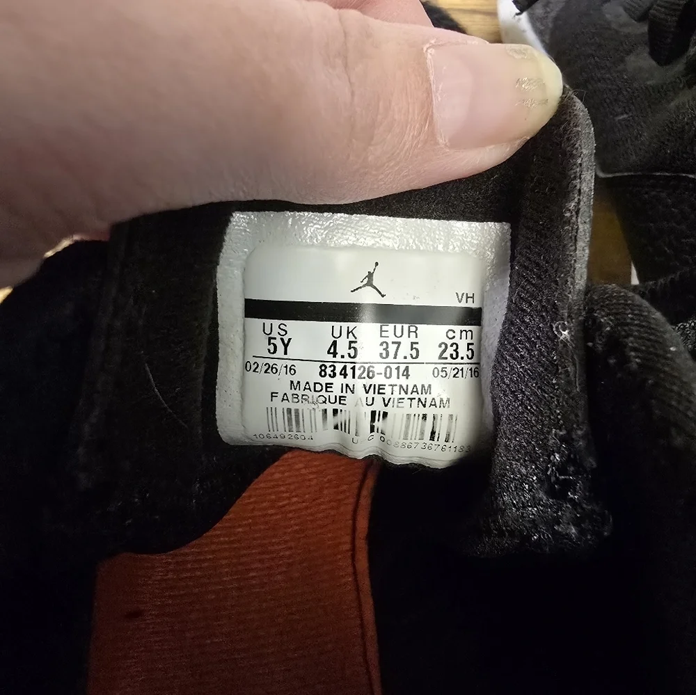 Air Jordan Reveal BG 834126-014 Black Youth Size 5